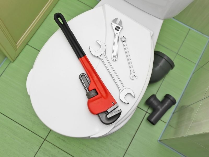 Common bathroom plumbing problems and how to fix